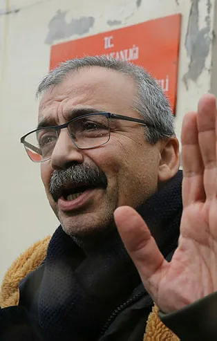 Sabah gazetesi yazarı Mahmut Övür: Sırrı Süreyya Önder'in çıkışı HDP-Millet İttifakı ilişkisini derinden sarsacak görünüyor