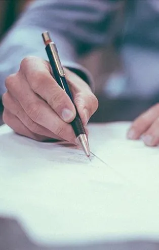 İstifa etmeden iş ayarlayan kişi tazminatsız kovulabilir mi? Yargıtay'dan önemli iş kararı