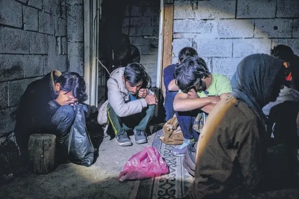 İran sınırı ve Van'da kaçak göçmen operasyonu! Tek tek yakalandılar-2