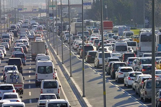 İstanbul'da trafik yoğunluğu arttı! İstanbul trafiğinde son durum