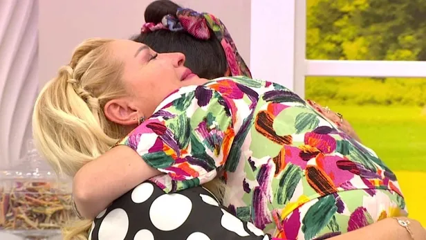 Zahide Yetiş gözyaşlarını tutamadı stüdyoyu terk etti! Zahide Yetiş ile Mutfak Bahane bugün duygusal anlara sahne oldu-4