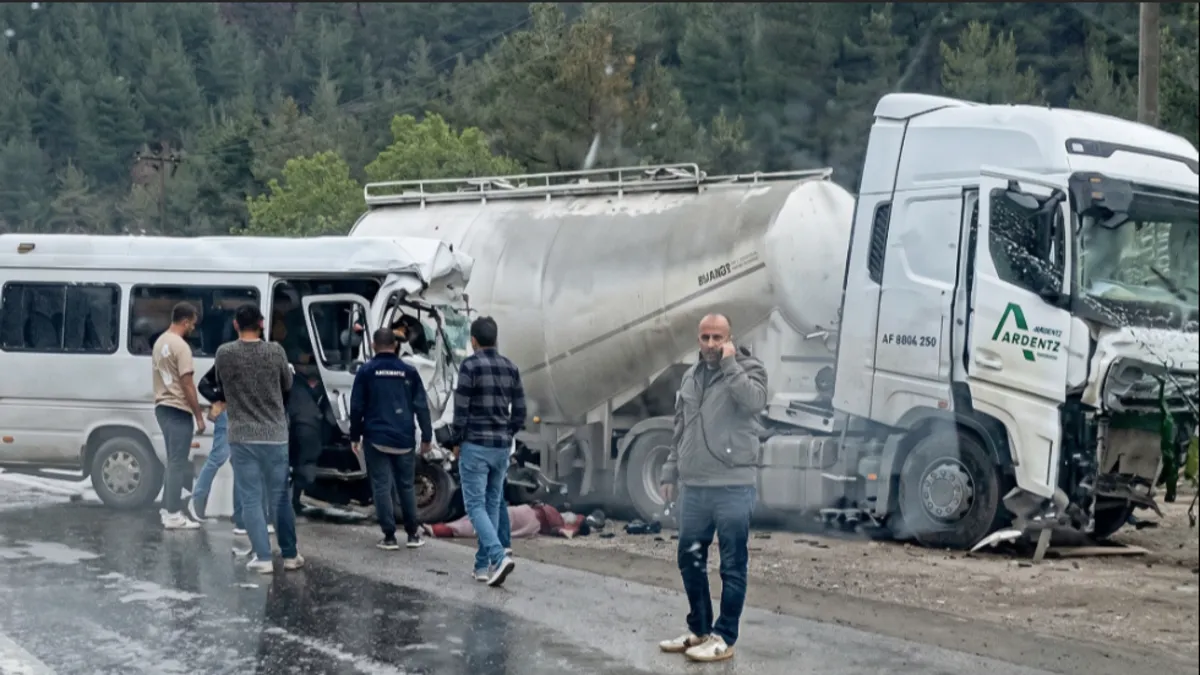Antalya Isparta yolunda korkunç kaza: 7 ölü