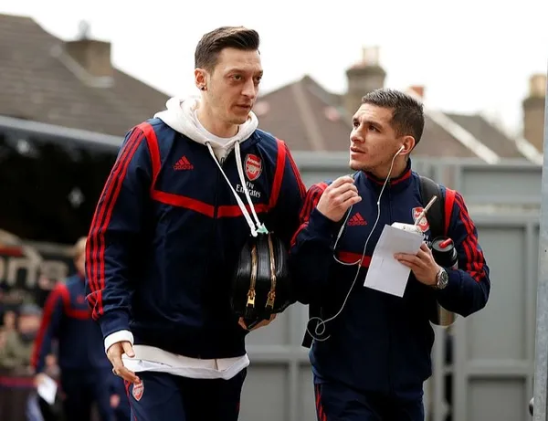 galatasarayin-zor-hedefi-lucas-torreira-temaslar-suruyor-1659096667884.jpg Galatasaray'ın zor hedefi Lucas Torreira! Temaslar sürüyor-2