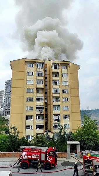 Son dakika: Başakşehir'de çatı katında yangın!-4