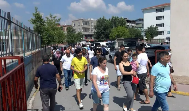 Avcılar'da 18 bin 450 seçmenli okulda büyük kalabalık-3