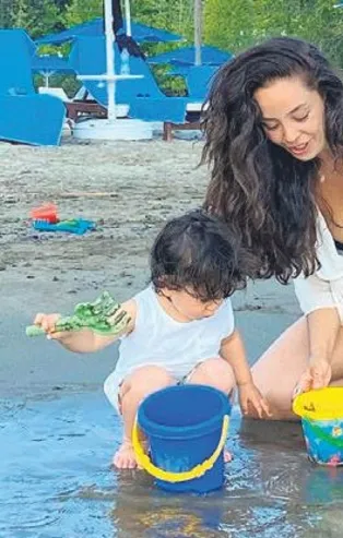 Azra Akın Fethiye'de tatil yapıyor