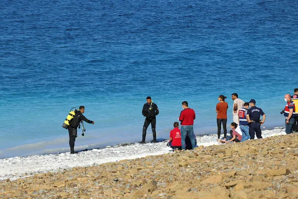 salda-golune-giren-cocuk-boguldu-ailesi-sinir-krizi-gecirdi-1625414100413.jpg Salda Gölü'ne giren çocuk boğuldu! Ailesi sinir krizi geçirdi-5