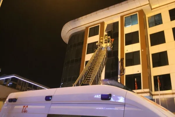 edirnede-feci-olay-5inci-katan-dusen-avukat-hayatini-kaybetti-1689131262164.jpeg Edirne’de feci olay: 5’inci kattan düşen avukat hayatını kaybetti-2