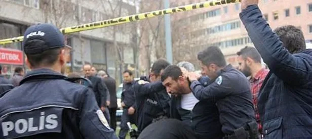 Emniyet önünde silahlı kavga!