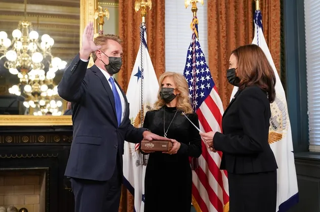 ABD'nin yeni Ankara Büyükelçisi, Biden destekçisi Jeff Flake Türkiye'ye geldi! Takipteyiz...