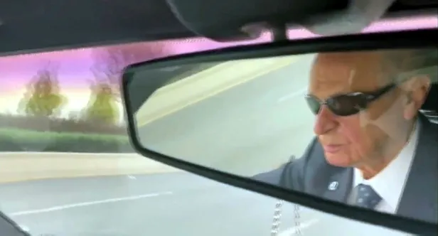 devlet-bahceli-klasik-otomobiliyle-ankarayi-gezdi-1663779874754.jpg Devlet Bahçeli klasik otomobiliyle Ankara'yı gezdi-3