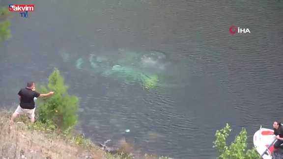 Samsun’da feci kaza! Araç nehre uçtu! 2 ölü 1 yaralı