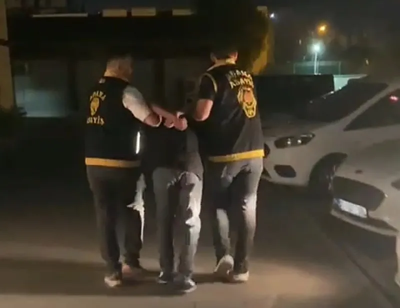 Adana'da akılalmaz olay | Restoranda işe alınmayınca garsonu bacaklarından vurdu (DHA)