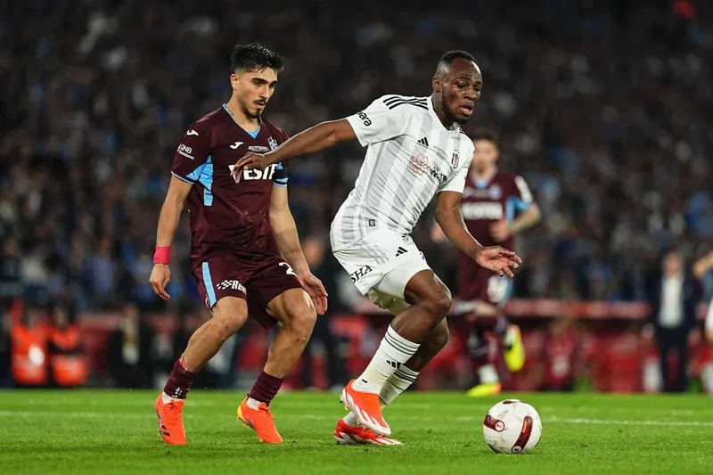 ozel-besiktas-transferde-costu-yildiz-futbolcu-icin-tam-8-milyon-euro-teklif-edildi-1718128987188.jpeg ÖZEL | Beşiktaş transferde coştu! Yıldız futbolcu için tam 8 milyon euro teklif edildi-4