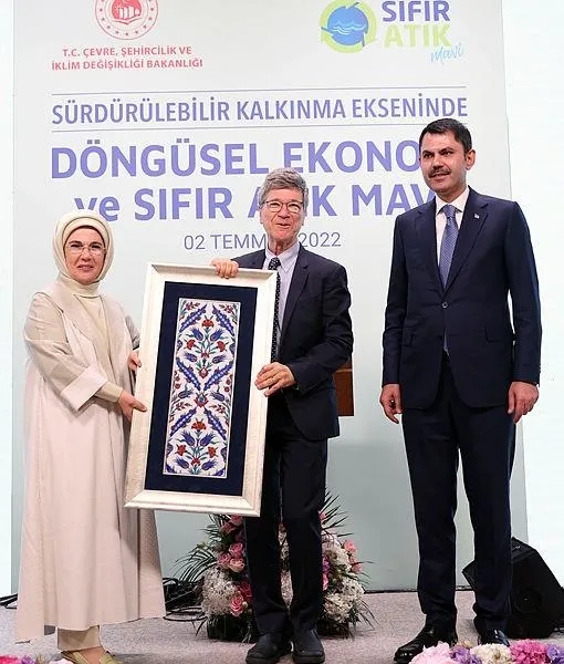emine-erdogan-deniz-kirliligine-dikkat-cekti-uzulerek-soyluyorum-ki-103-bin-tonu-plastik-1656772490769.jpeg