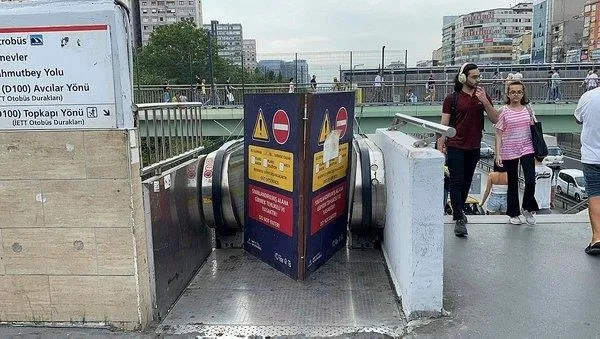 son-dakika-istanbullunun-cani-tehlikede-vezneciler-metro-istasyonunda-yangin-1694188145862.jpeg Güngören'de tramvay İmamoğlu ile İstanbul raydan çıktı! İlk günden öğrenciler derse yetişemedi: Ongun'dan "Büyükşehir Çalışıyor" pişkinliği-10