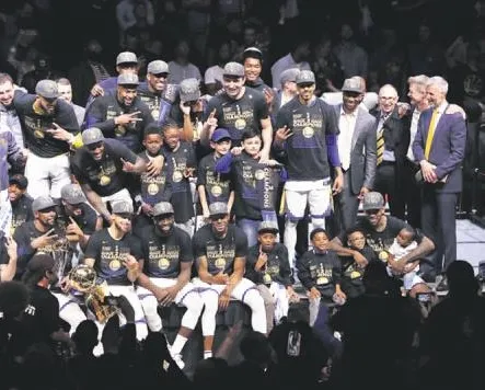 NBA’de şampiyon Warriors