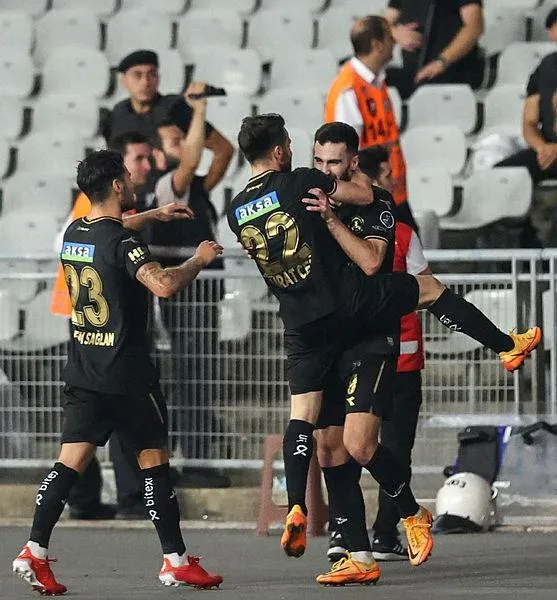 giresunspor-avantaji-koruyamadi-diagne-karagumruke-puani-getirdi-1662836955752.jpeg Giresunspor avantajı koruyamadı! Diagne Karagümrük'e puanı getirdi-2