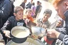 Filistin'de bir tas çorbanın mutluluğu