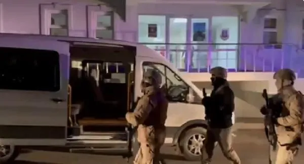 zehir-tacirlerine-narkoguc-38-operasyonu-darbesi-icisleri-bakani-yerlikaya-duyurdu-65-ton-uyusturucu-ele-gecir-1701456999963.jpeg Zehir tacirlerine 'NARKOGÜÇ-38 Operasyonu' darbesi! İçişleri Bakanı Yerlikaya duyurdu: 6,5 ton uyuşturucu ele geçirildi-2