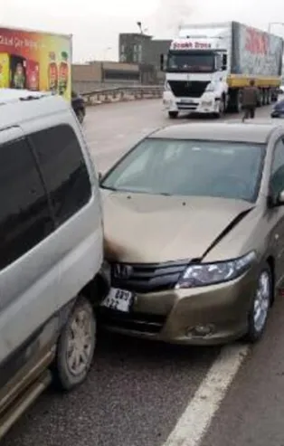Bursa'da 6 aracın karıştığı zincirleme kaza!