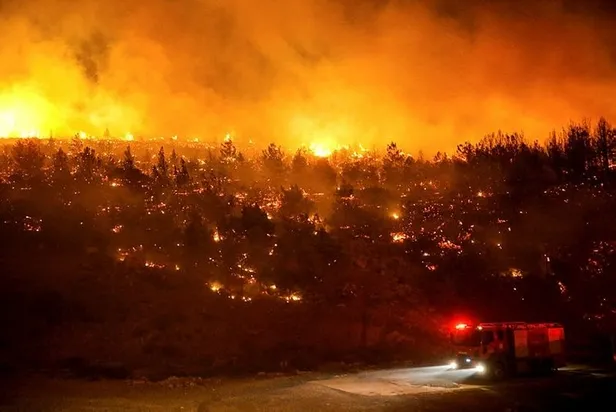 mersindeki-orman-yangininda-son-durum-alevler-karayoluna-ulasti-mudahale-11-ucak-29-helikopter-138-arazoz-15-d-1662590341470.jpg Mersin’deki orman yangınında son durum: Alevler karayoluna ulaştı, müdahale 11 uçak, 29 helikopter, 138 arazöz, 15 dozer, 850 personel ile devam ediyor-12