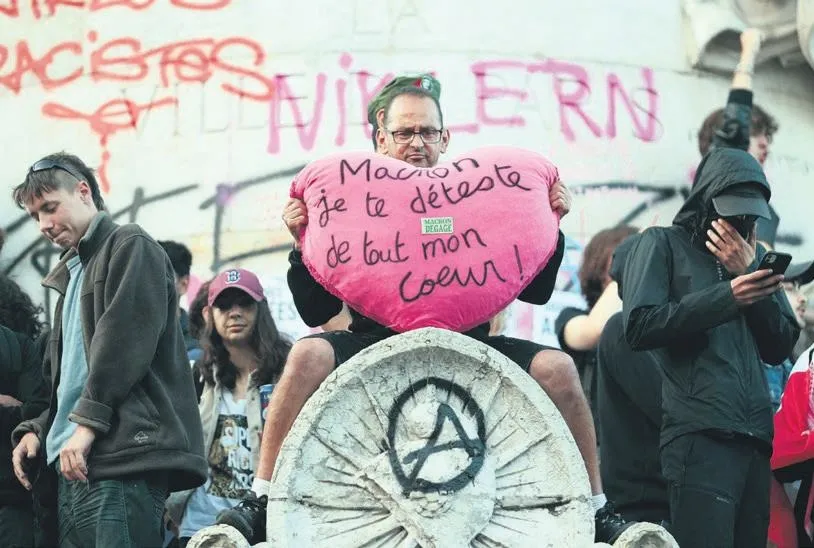 İngiliz basınından Fransızlara: Sefiller