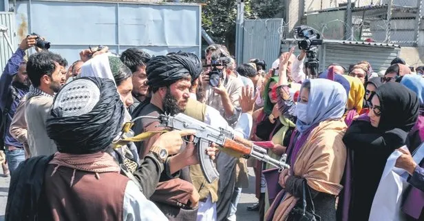 Kabil’de kadınlar, silahların gölgesinde Taliban’a karşı gösteri yaptı