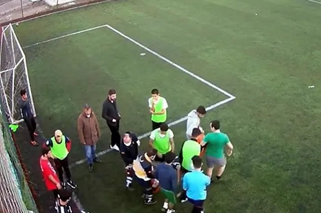 Ecel halı sahada yakaladı! O anlar kamerada...