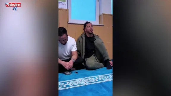 Rapçi Mero camide Kur'an okudu