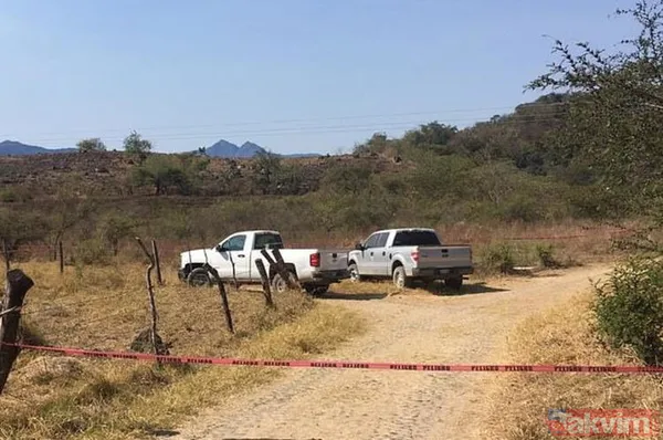 Eyalette Bir Hafta Öncesinde 10 Polis Karteller Tarafından Kaçırılmıştı. Minibüsün Bulunduğu Nokta İse, Birkaç Gün Önce İki Sivilin Kaçırıldığı Yerdi.
