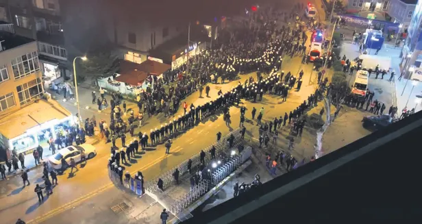 fenerbahce-taraftari-ve-ali-koc-arasinda-ipler-gerildi-sozunu-tut-istifa-et-1640042279332.jpg Fenerbahçe taraftarı ve Ali Koç arasında ipler koptu! Sözünü tut istifa et-6