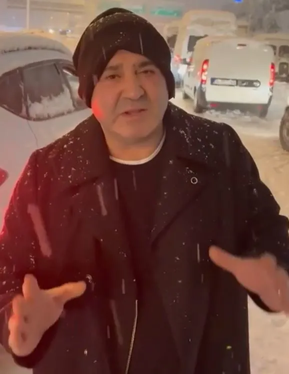 istanbulda-ulasim-cileye-dondu-yolda-mahsur-kalan-safak-sezer-yardim-istedi-allah-rizasi-icin-sesimizi-duyun-1643059168224.jpg