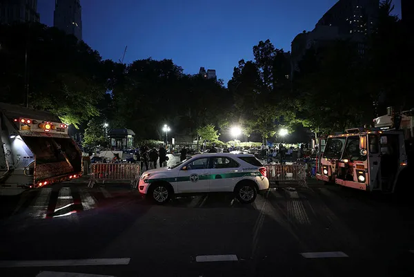 new-yorku-bir-aydir-isgl-eden-protestocular-dagitildi-1595430742919.jpg New York'u bir aydır işgâl eden protestocular dağıtıldı-2