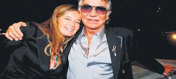 italyan-modaci-roberto-cavallinin-kainat-guzeli-esi-eva-cavalli-olumden-dondu-defalarca-acil-1700949077053.jpeg İtalyan modacı Roberto Cavalli’nin kainat güzeli eşi Eva Cavalli ölümden döndü! Defalarca acil butona bastı ama...-3
