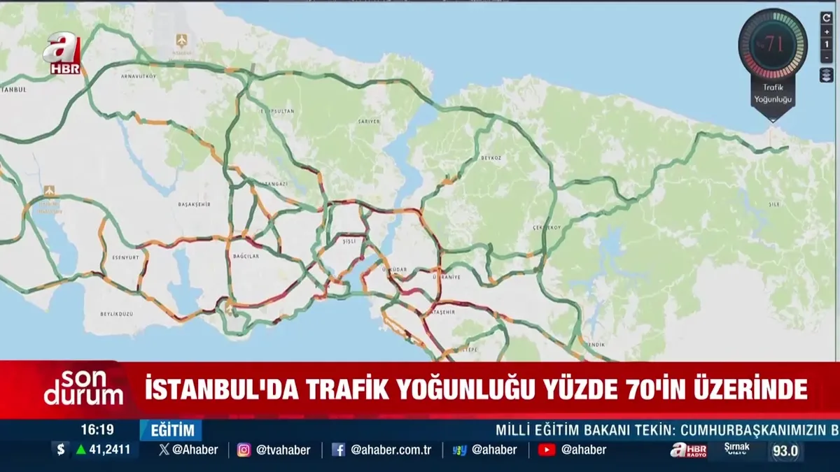 İstanbul'da yağış trafiği kilitledi
