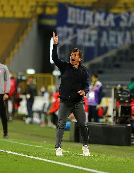 son-dakika-fenerbahcede-emre-belozoglu-ile-yollar-ayrildi-1622655430106.jpeg Son dakika: Fenerbahçe'de Emre Belözoğlu ile yollar ayrıldı!-2
