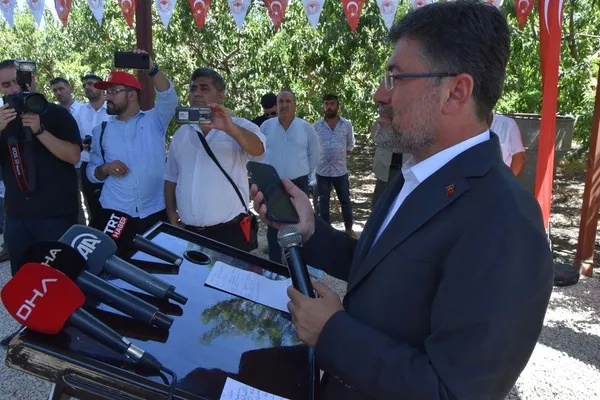 tarimda-turkiye-farki-bakan-kirisci-hicbir-urunun-yoklugunu-cekmiyoruz-1661696503525.jpg Tarımda Türkiye farkı! Bakan Kirişçi: Hiçbir ürünün yokluğunu çekmiyoruz-3