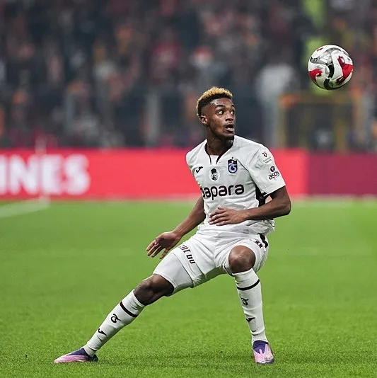 Pina yine müthiş savaştı