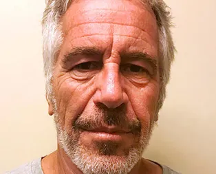 Donald Trump ile arkadaş olan milyarder Jeffrey Epstein hücresinde ölü bulundu