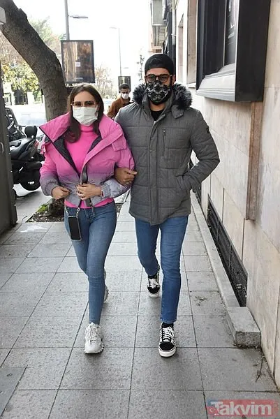 Burak Özçivit ve eşi Fahriye Evcen’i görenler dönüp bir daha baktı! Kuruluş Osman’ın yıldızı Ferrari’siyle İstanbul sokaklarında...