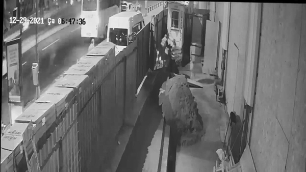 istanbulda-200-bin-liralik-hirsizlik-musluk-calan-3-kisi-yakalandi-1641799008667.jpg İstanbul'da 200 bin liralık hırsızlık! Musluk çalan 3 kişi yakalandı-7