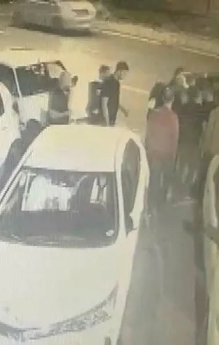 Son dakika: Küçükçekmece'de silahlı kavga saniye saniye güvenlik kamerasında: 1 ölü
