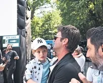 Oğluyla görüntülenen Kıvanç Tatlıtuğ soruları yanıtsız bıraktı!