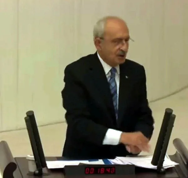 Meclis'te yine bir el hareketi kavgası! İyi Partili Yasin Öztürk'ün hareketi ortalığı karıştırdı-4