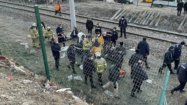 Son dakika: Kırıkkale'de feci kaza: Servis midibüsü devrildi 15 işçi yaralandı-1