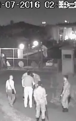 Darbeci hain üsteğmenden erlere emir