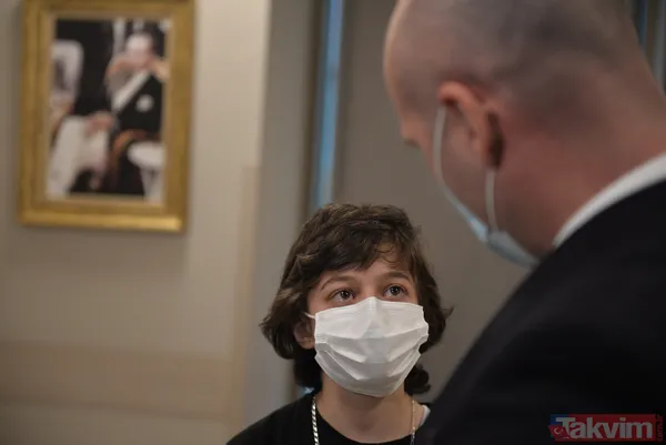 Beynindeki rahatsızlık nedeniyle Samsun'dan İstanbul'a gelen 13 yaşındaki Safa karşısında SoloTürk pilotu Yalın Ahbap'ı görünce gözyaşlarını tutamadı - 4