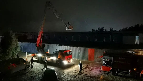 bursada-mobilya-fabrikasinda-cikan-yangin-sonduruldu-1604603162262.jpg
