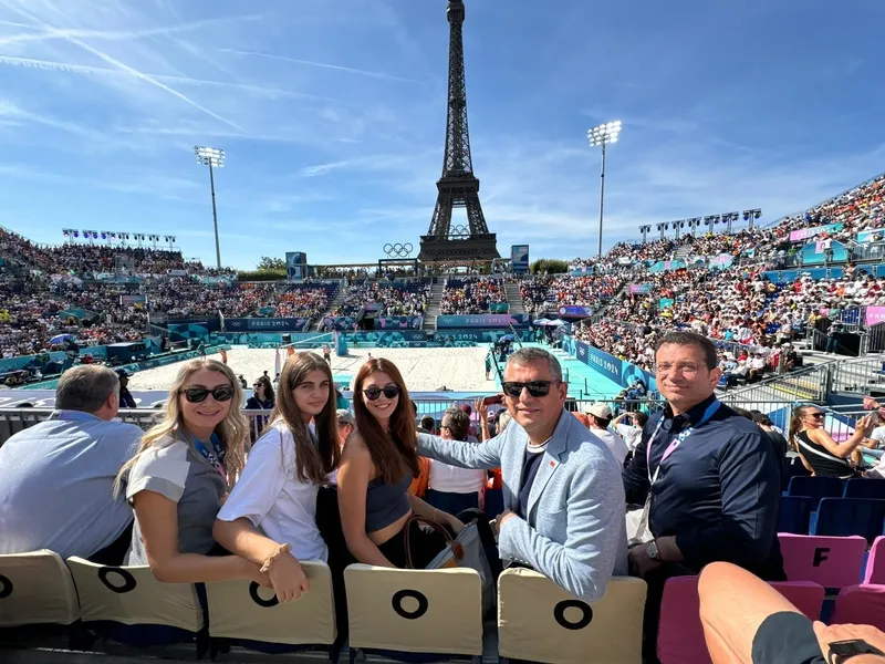 chpni-paris-partysine-tepkiler-dinmiyor-emekci-cefada-baskanlar-sefada-kimin-parasiyla-parise-gittiniz-1723270086609.jpeg CHP'nin Paris "party"sine tepkiler dinmiyor: Emekçi cefada başkanlar sefada | Kimin parasıyla Paris'e gittiniz? | İmamoğlu'na tepki büyük-4